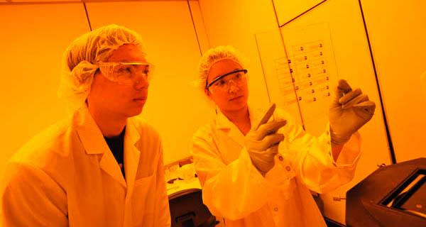 Making microfluidic devices in the microfabrication lab