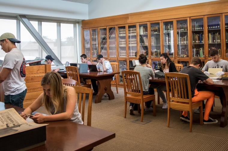 Archives and Special collection students in class